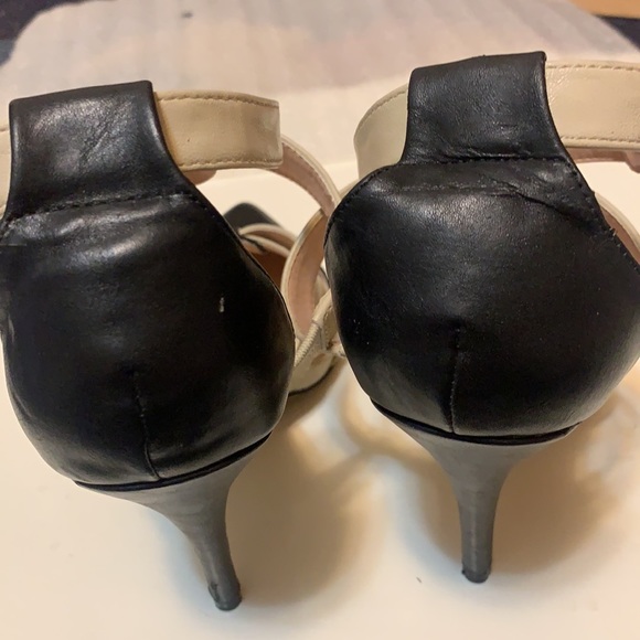 BETSEY JOHNSON COLORBLOCK HEELS BEIGE & BLACK 4” TWO TONE PINUP ROCKABILLY SZ 9 - Picture 6 of 15